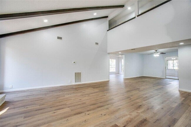 Foto del edificio - 605 Jeff Davis Ct