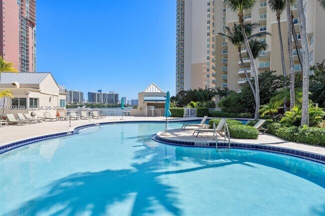 Foto del edificio - 3340 NE 190th St