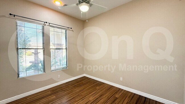Foto del edificio - 373 W Carob Dr