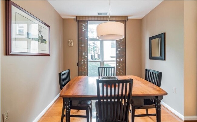 Foto del edificio - 2407 20th St NW