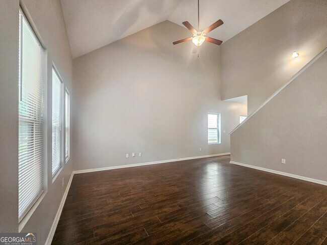 Building Photo - 213 Daisy Cir