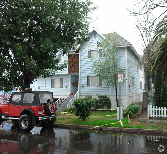 árbol obstruction - 5217 Satsuma Ave