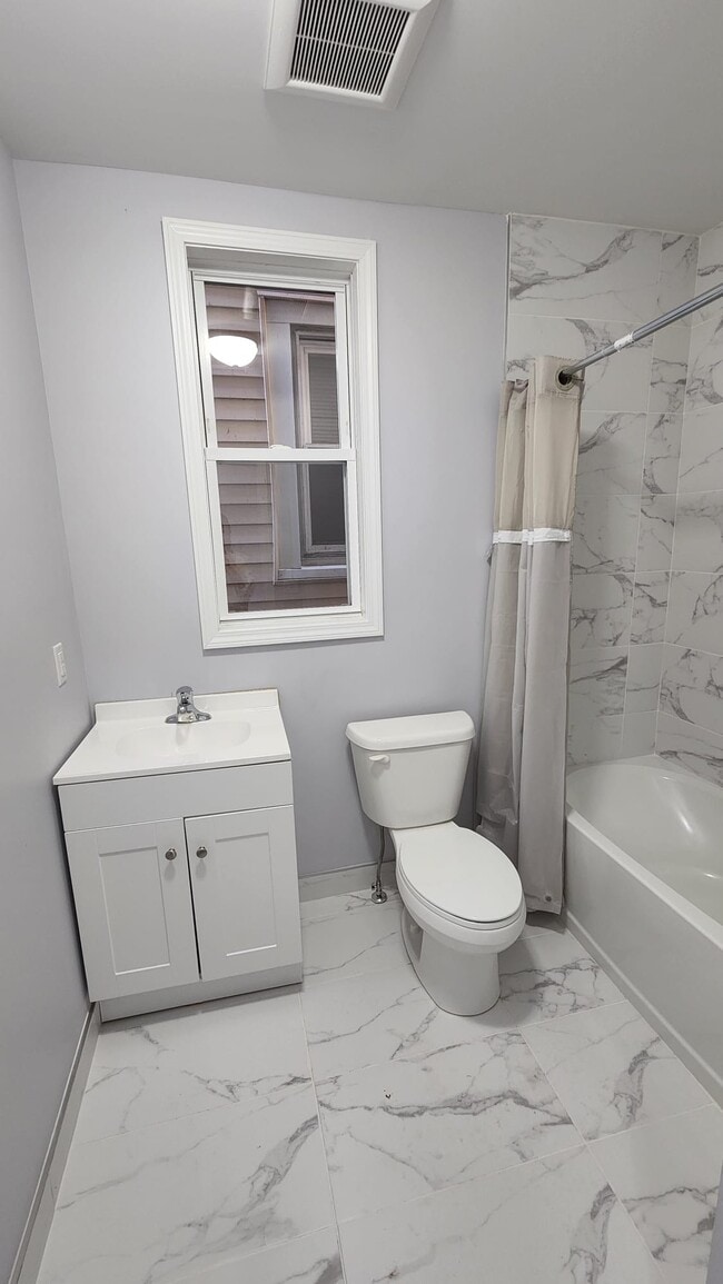 Building Photo - 1010 Flora St