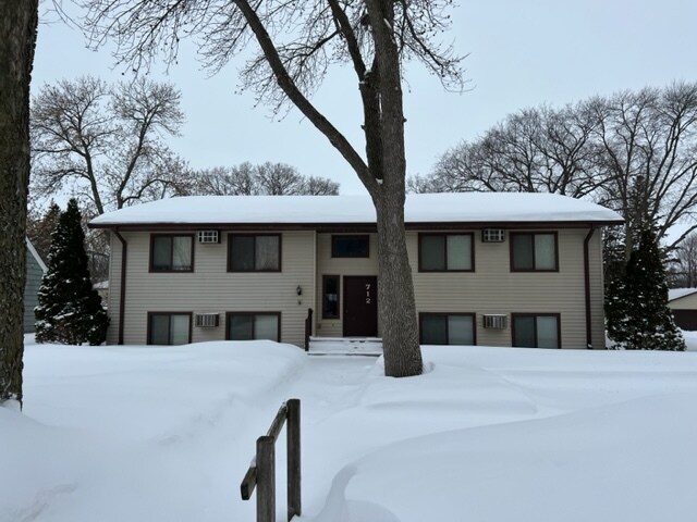 Building Photo - 712 S Armstrong Ave