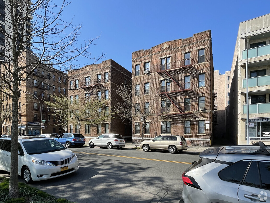Building Photo - 145 Sea Breeze Ave