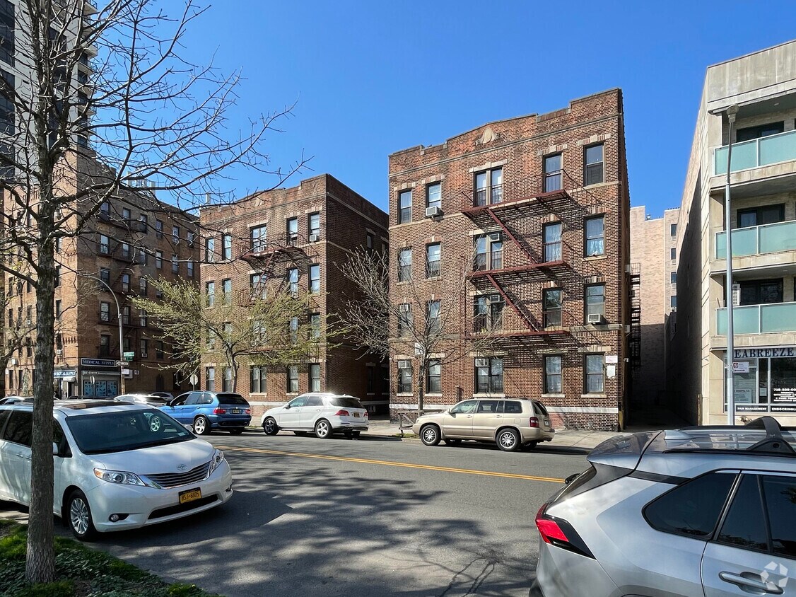 Foto del edificio - 145 Sea Breeze Ave