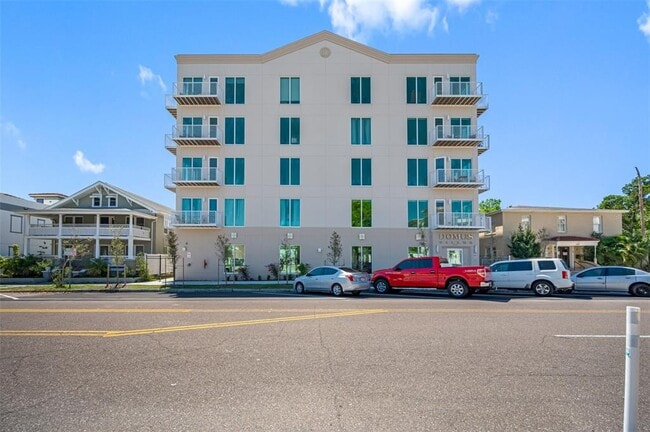 Building Photo - 644 3rd Ave S