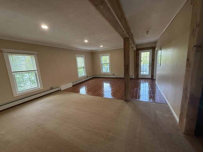 Building Photo - 526 Canaan St