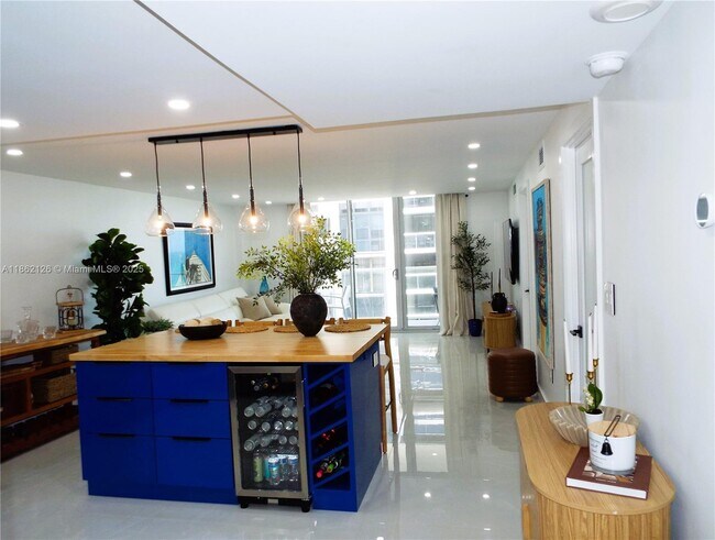 Building Photo - 5701 Collins Ave