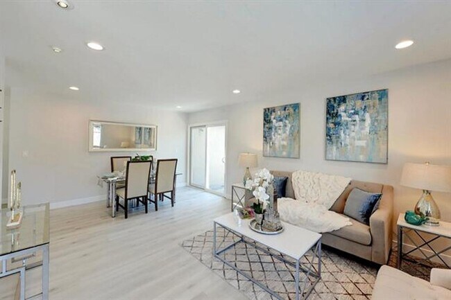 Building Photo - Cute Home in Blossom Hill with A/C, Fresh ...