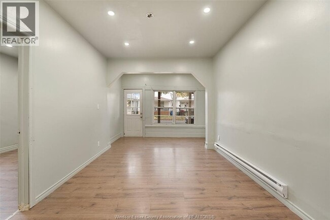 Building Photo - 987 Lincoln Rd