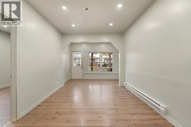 Photo du bâtiment - 987 Lincoln Rd