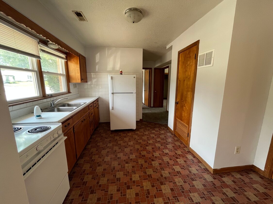 815 Broad St Unit H, Warrensburg, MO 64093 Apartments in Warrensburg