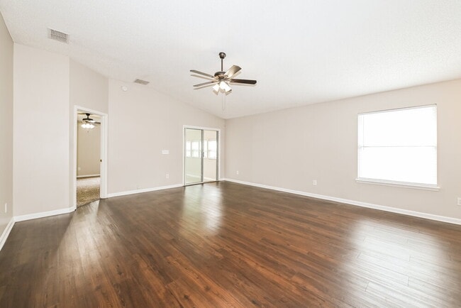 Building Photo - 1937 Longneedle Lane