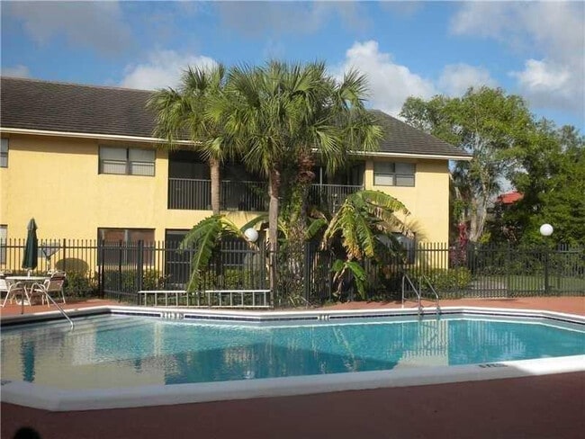 Foto del edificio - 3021 Riverside Dr