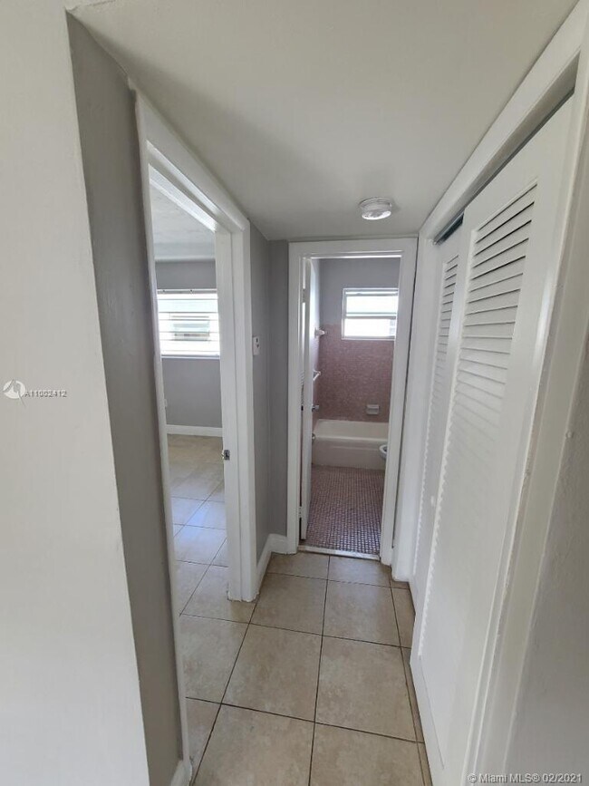 Foto del edificio - 2151 NE 168th St