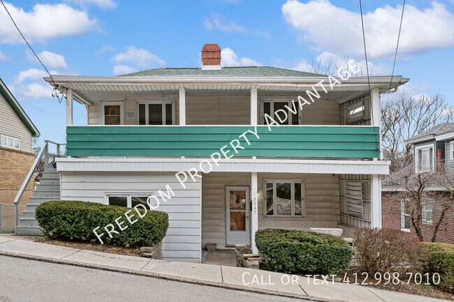 Building Photo - 2047 Redrose Ave