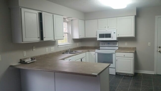 Building Photo - 37 Rye Ct