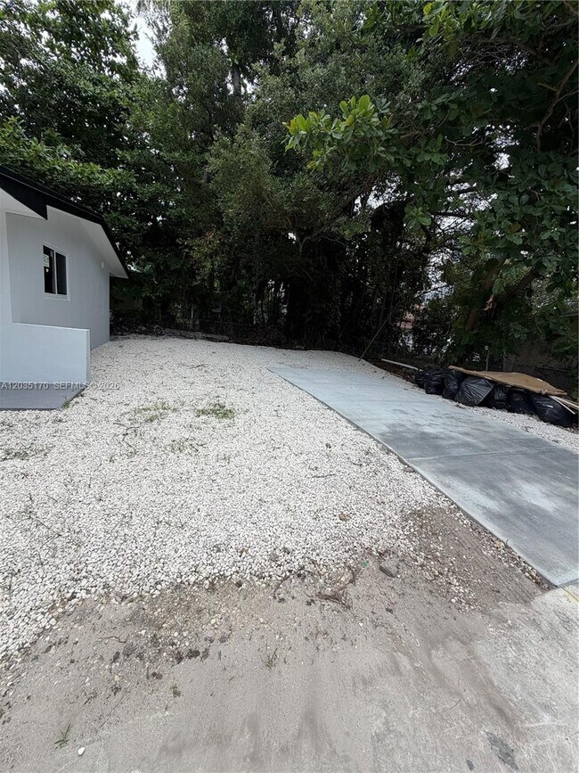 Foto del edificio - 3220 Plaza St