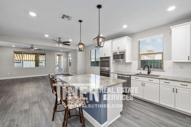 Building Photo - Luxury home in 55+ Community