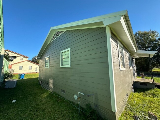 Building Photo - 1113 Espy Dr