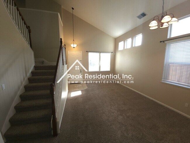 Foto del edificio - Wonderful 4bd/2.5ba Elk Grove Home With Pool!
