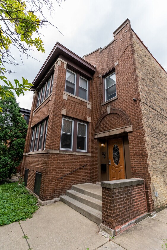Primary Photo - 3832 N Monticello Ave