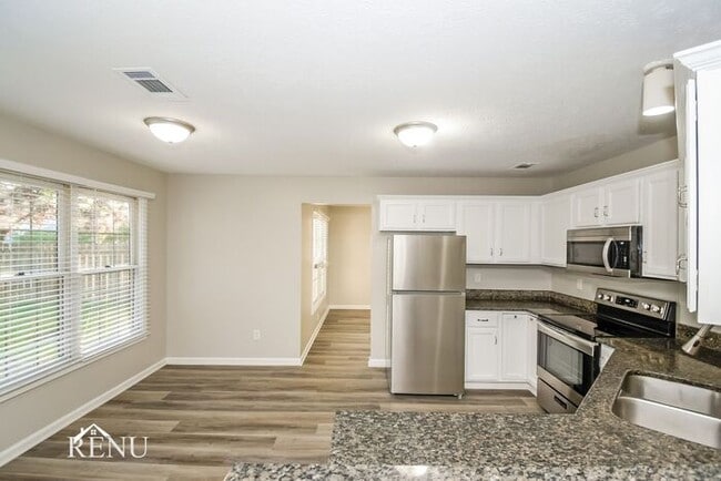 Building Photo - 13476 Clifty Falls Dr