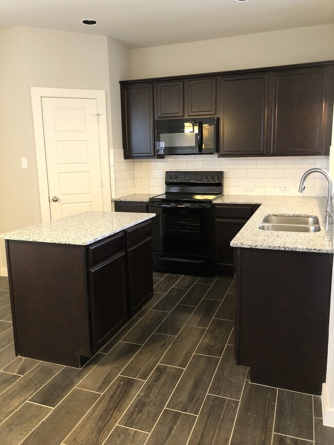 Building Photo - LUXURY 2 STORY DUPLEX LOCATED IN MIDLOTHIA...