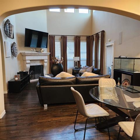 Building Photo - 10082 Drawbridge Dr