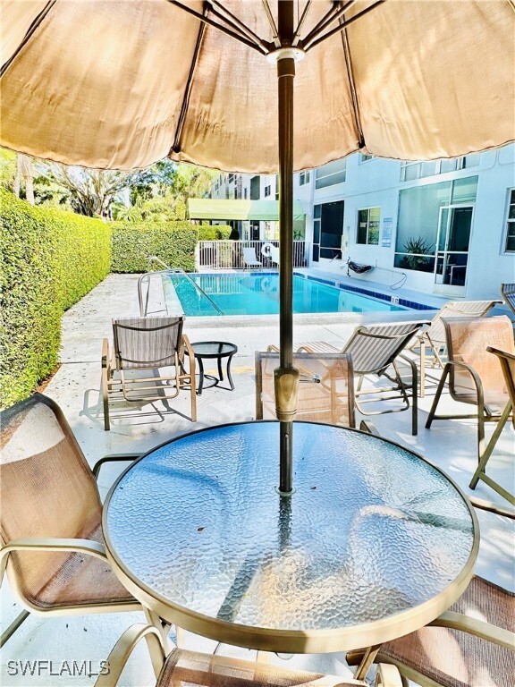 Building Photo - 72 7th St S