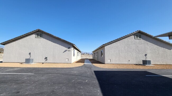 Building Photo - 1271 S Dandelion St