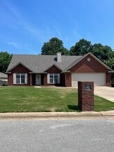 Building Photo - 3300 Hanna Hl Ln