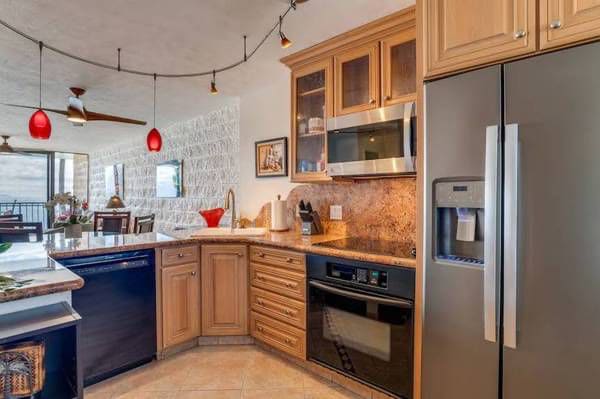 Building Photo - 2255 Kalakaua Ave