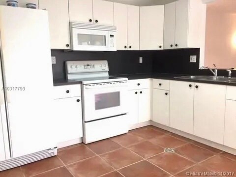 Building Photo - 4712 SW 67th Ave
