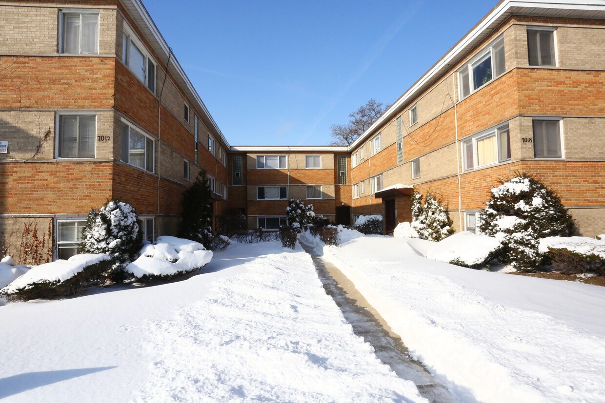 Building Photo - 7012-18 N Ridge Blvd