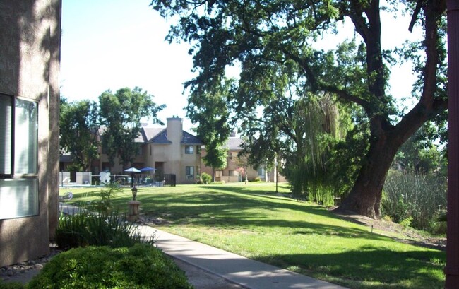 Foto del edificio - 653 W Fargo Ave