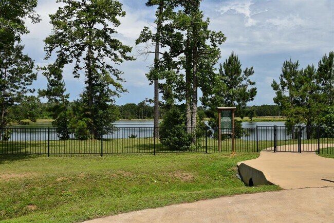 Foto del edificio - 358 Shoreview Dr
