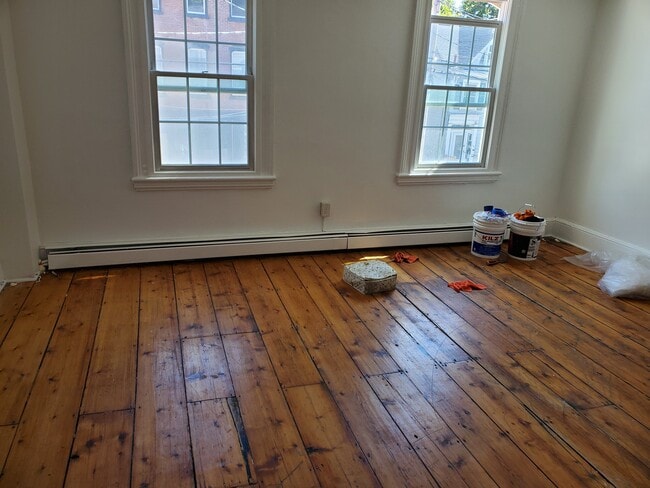 Building Photo - 156 Lander St