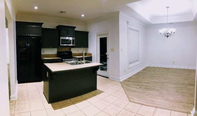 Building Photo - 124 Legend Creek Dr