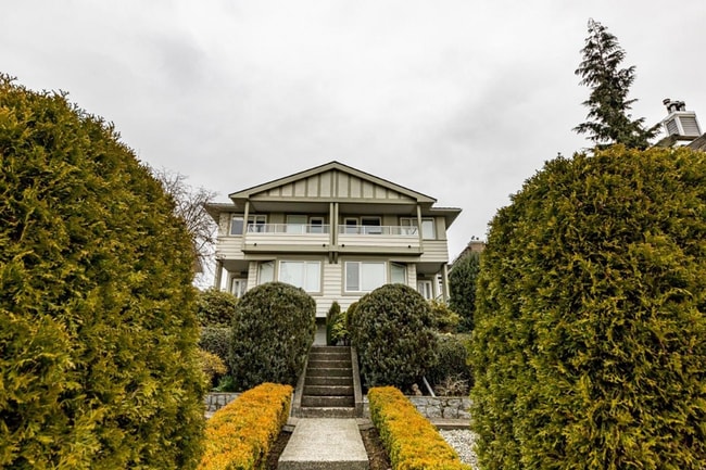 Photo du bâtiment - 274 5th St E