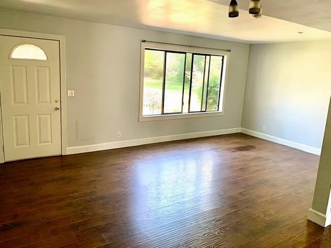 Building Photo - 631 Fairhaven Way