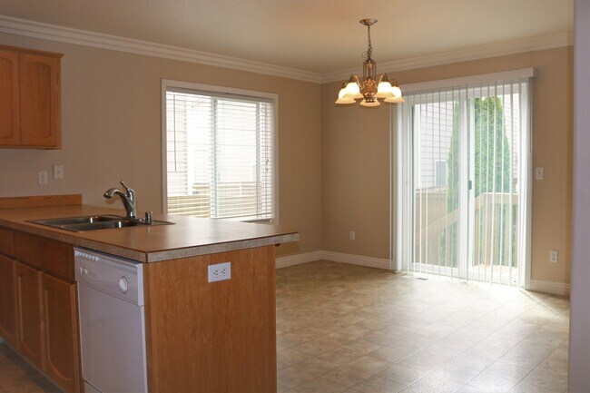 Foto del edificio - Home Sweet Home! 4 Bedroom/2.5 Bath in Salmon Creek: Available 10/10!