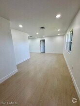 Building Photo - 708 SE 11th Pl