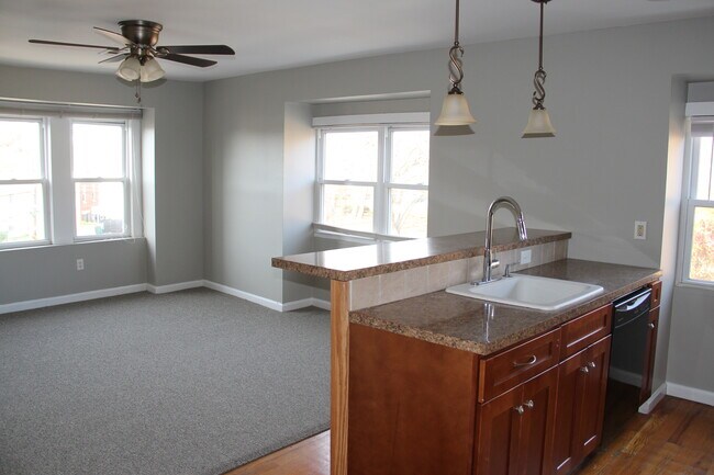 Foto del edificio - 5242 Parkside Ave