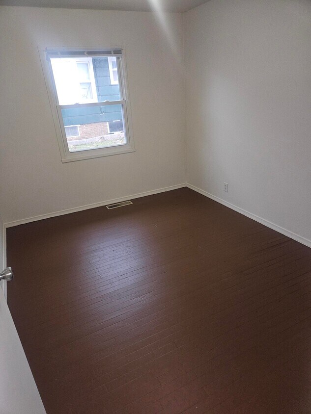 Foto del edificio - 680 N McDonel St