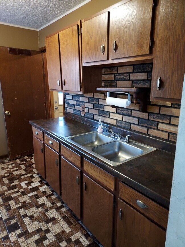 Building Photo - 2 br, 1 bath House - 5329 W Douglas Ave