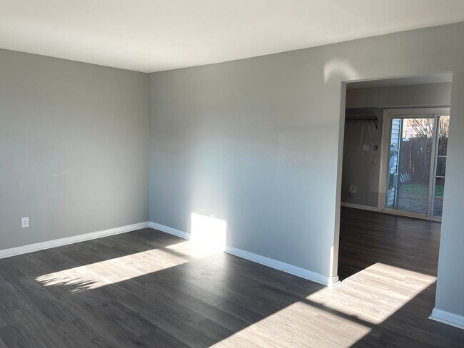 Building Photo - CLOSE TO EVERYTHING - FREDERICKSBURG RENOV...