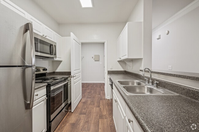 1BR, 1BA - 975SF - Kitchen - Bluffs at Riverview