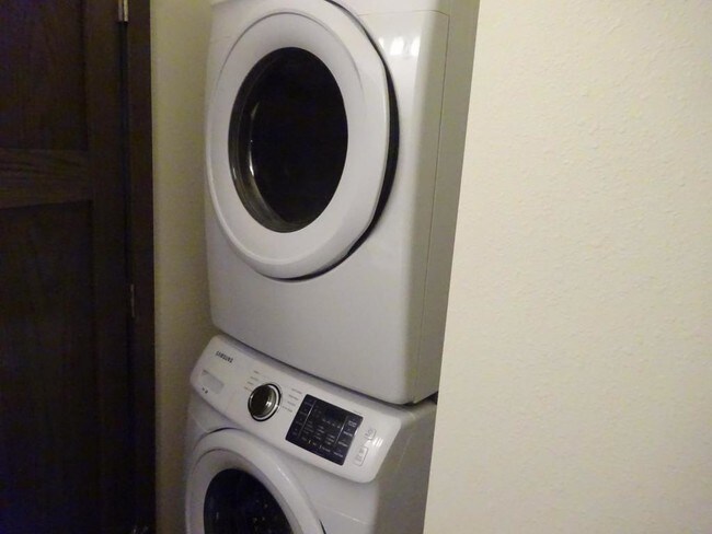 Building Photo - 706 McHugh Rd #6